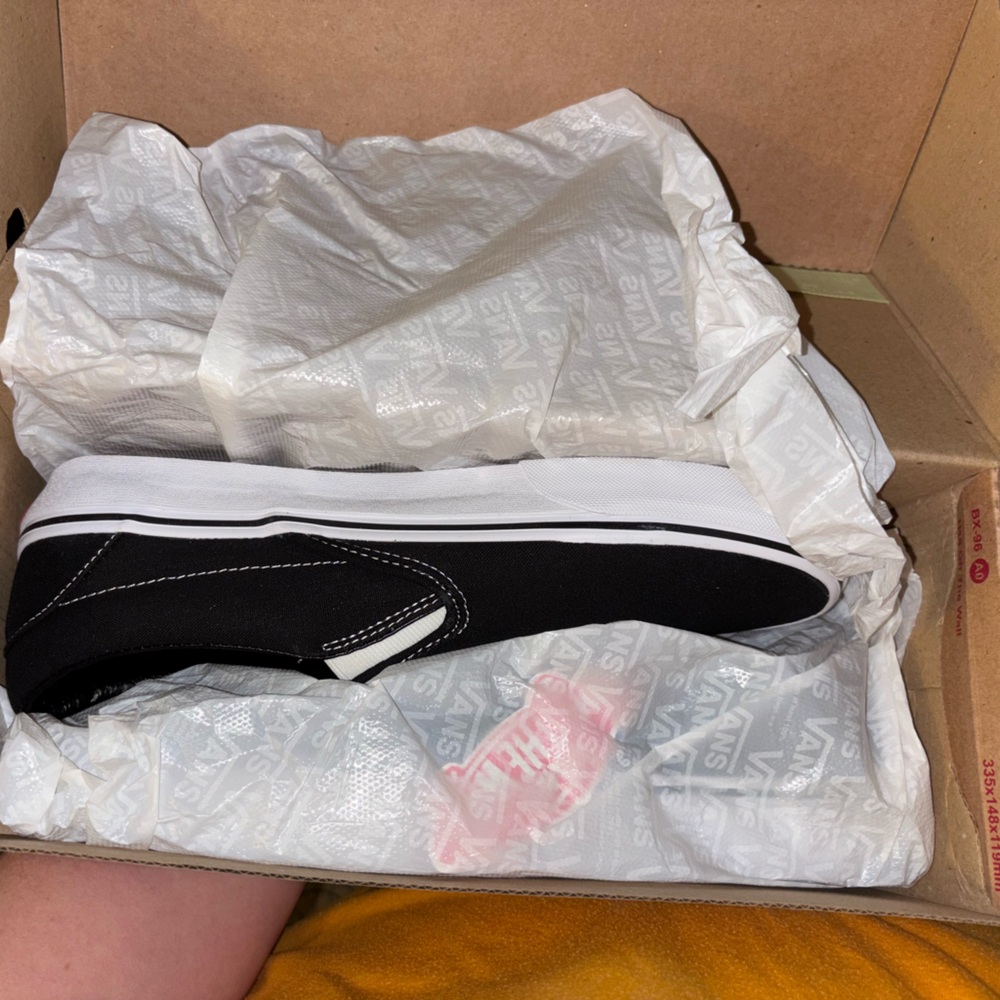 Vans Classic Black and White Slip-Ons Women’s 11/Mens 9.5 - Picture 2 of 3